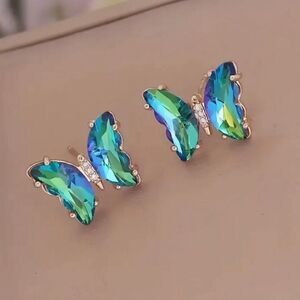 🦋 Betsey Johnson sparkling crystal butterfly earrings 🦋